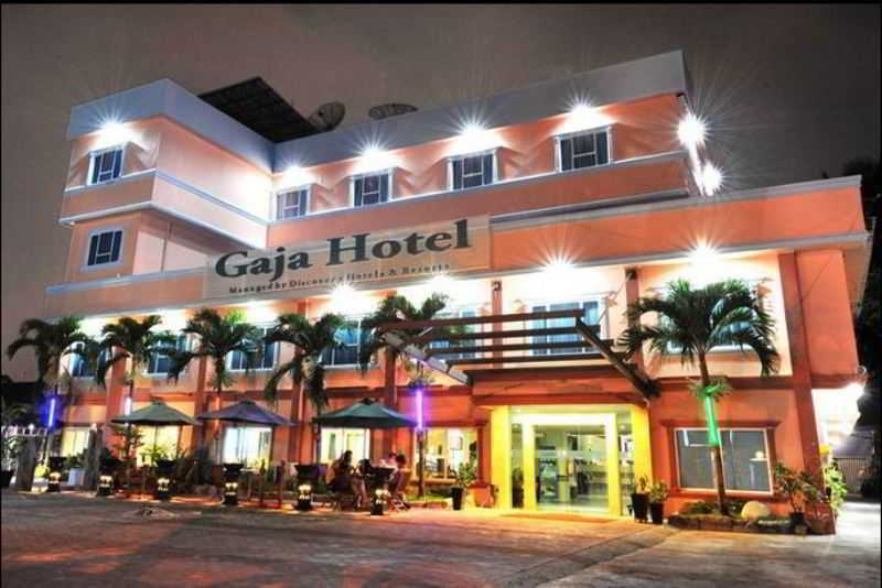 Gaja Hotel Pekanbaru Esterno foto