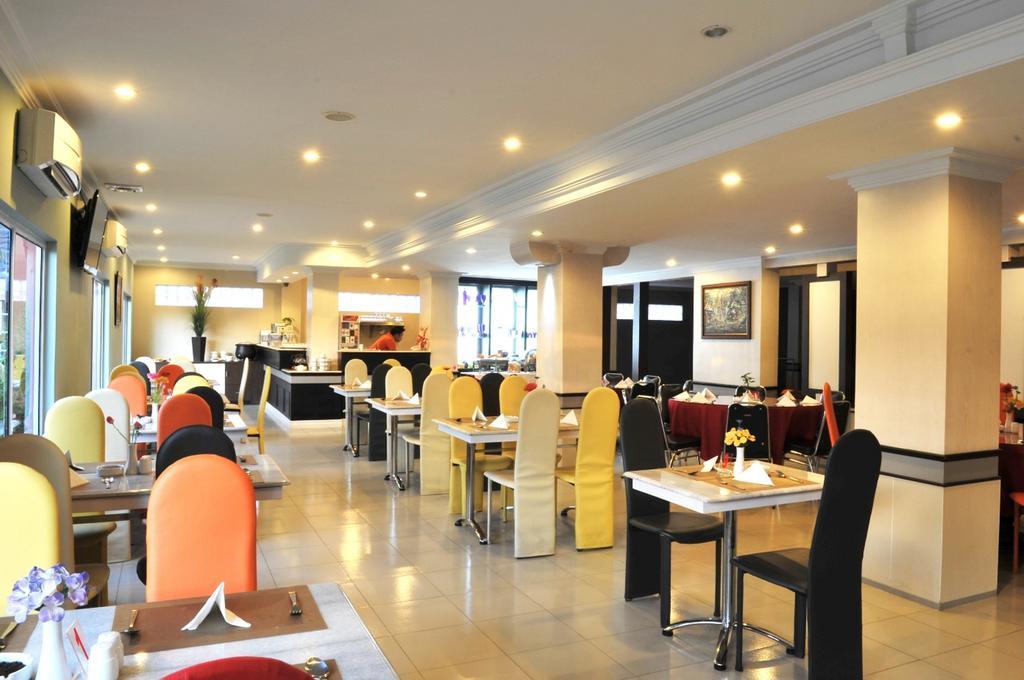 Gaja Hotel Pekanbaru Esterno foto