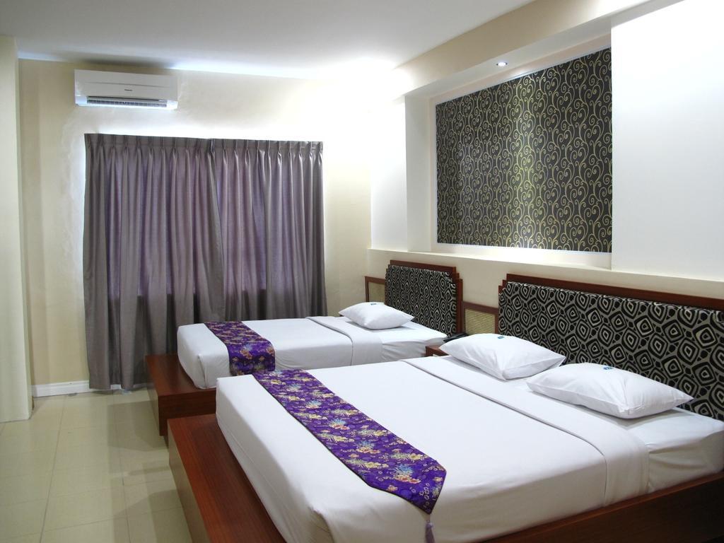 Gaja Hotel Pekanbaru Esterno foto