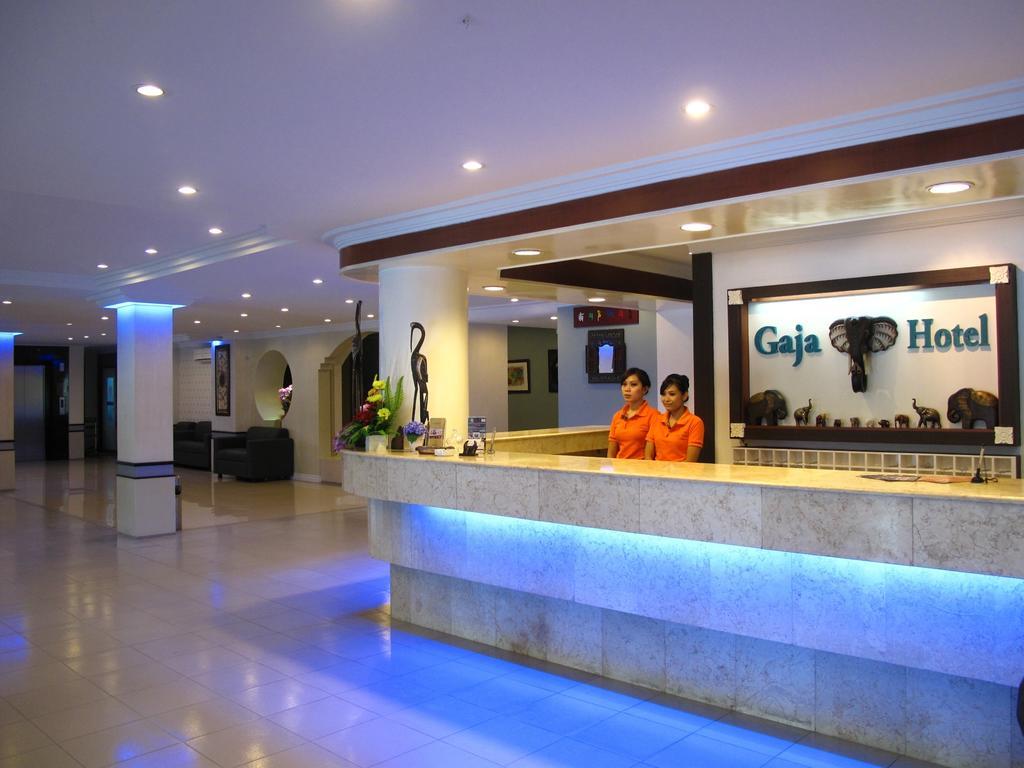 Gaja Hotel Pekanbaru Esterno foto
