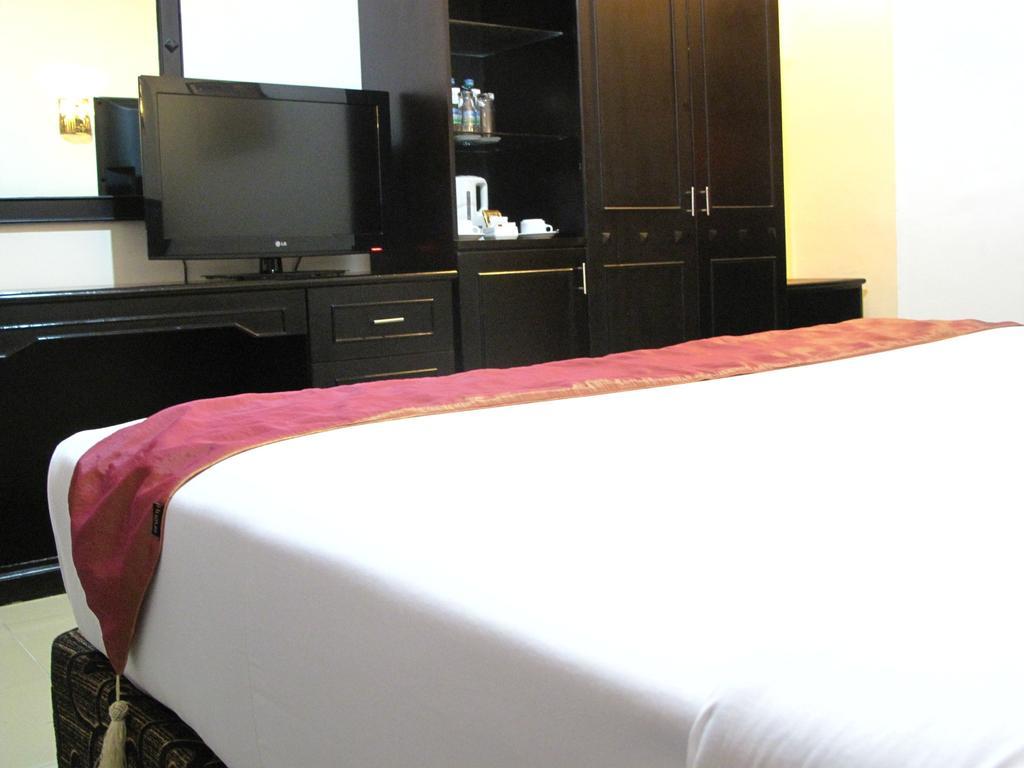 Gaja Hotel Pekanbaru Esterno foto