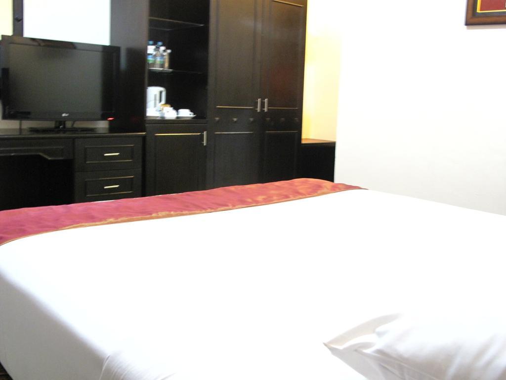 Gaja Hotel Pekanbaru Esterno foto