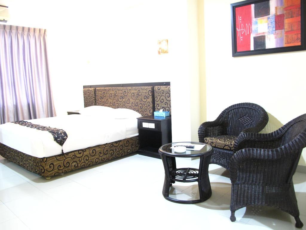 Gaja Hotel Pekanbaru Esterno foto