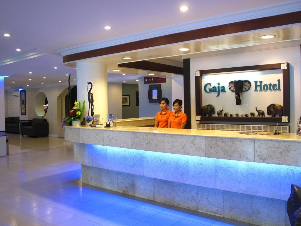 Gaja Hotel Pekanbaru Esterno foto