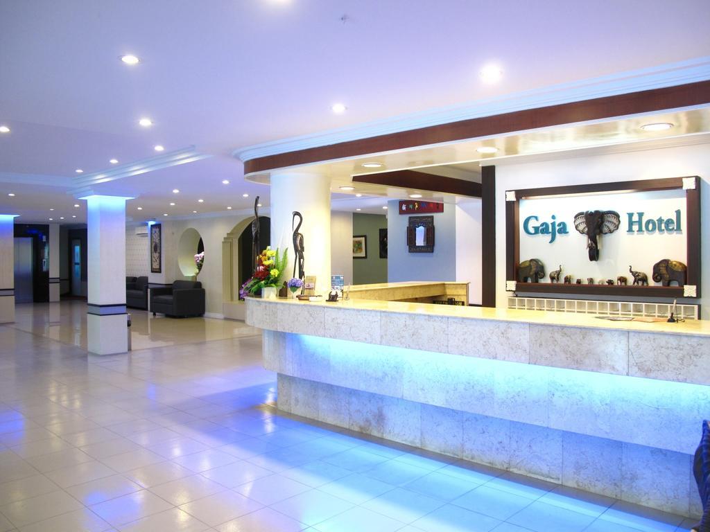 Gaja Hotel Pekanbaru Esterno foto