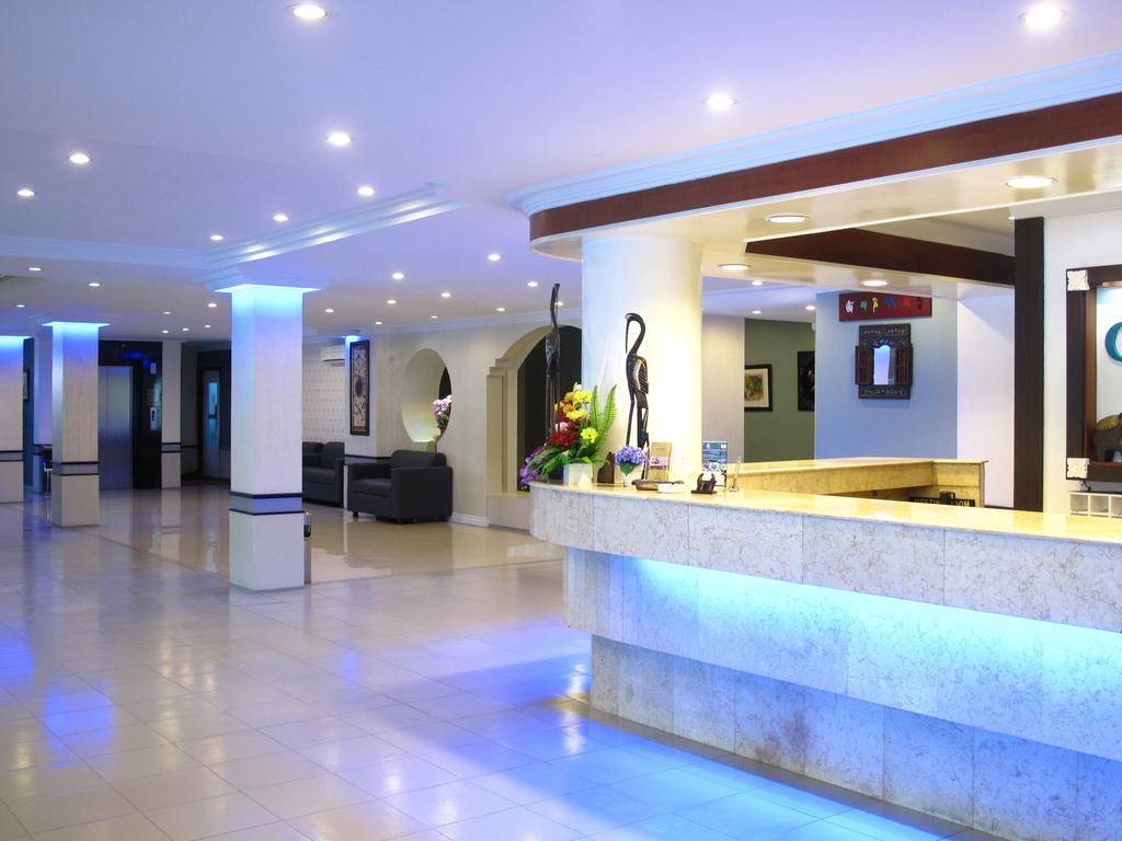 Gaja Hotel Pekanbaru Esterno foto