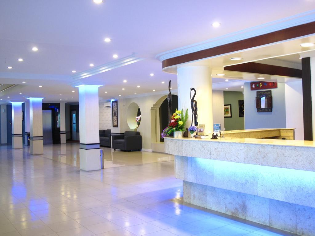 Gaja Hotel Pekanbaru Esterno foto