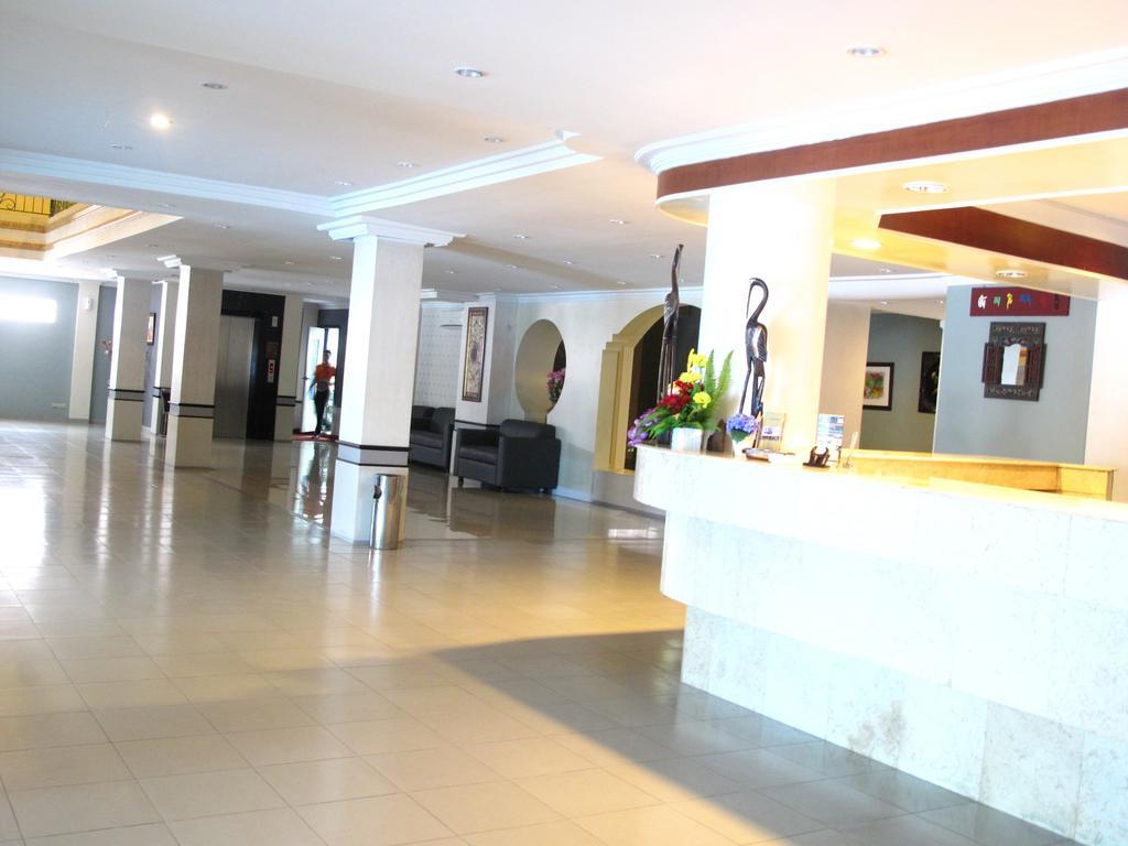 Gaja Hotel Pekanbaru Esterno foto