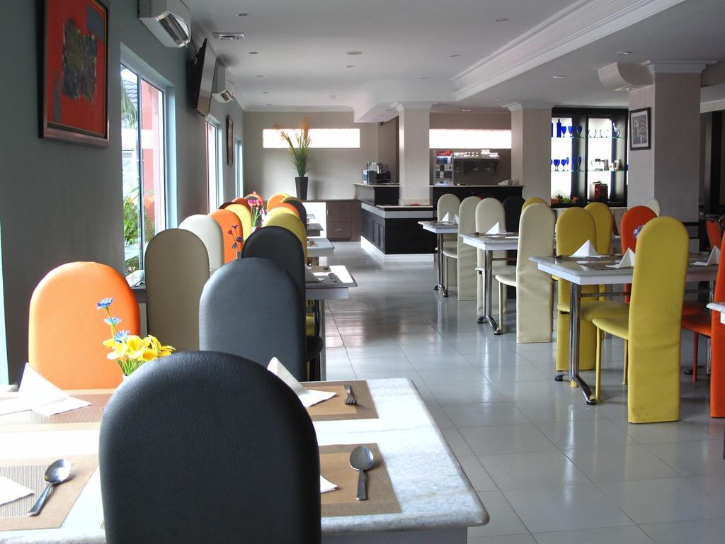 Gaja Hotel Pekanbaru Esterno foto