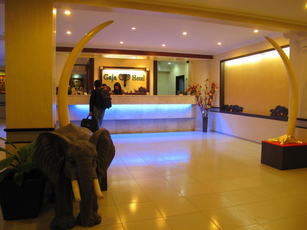 Gaja Hotel Pekanbaru Esterno foto
