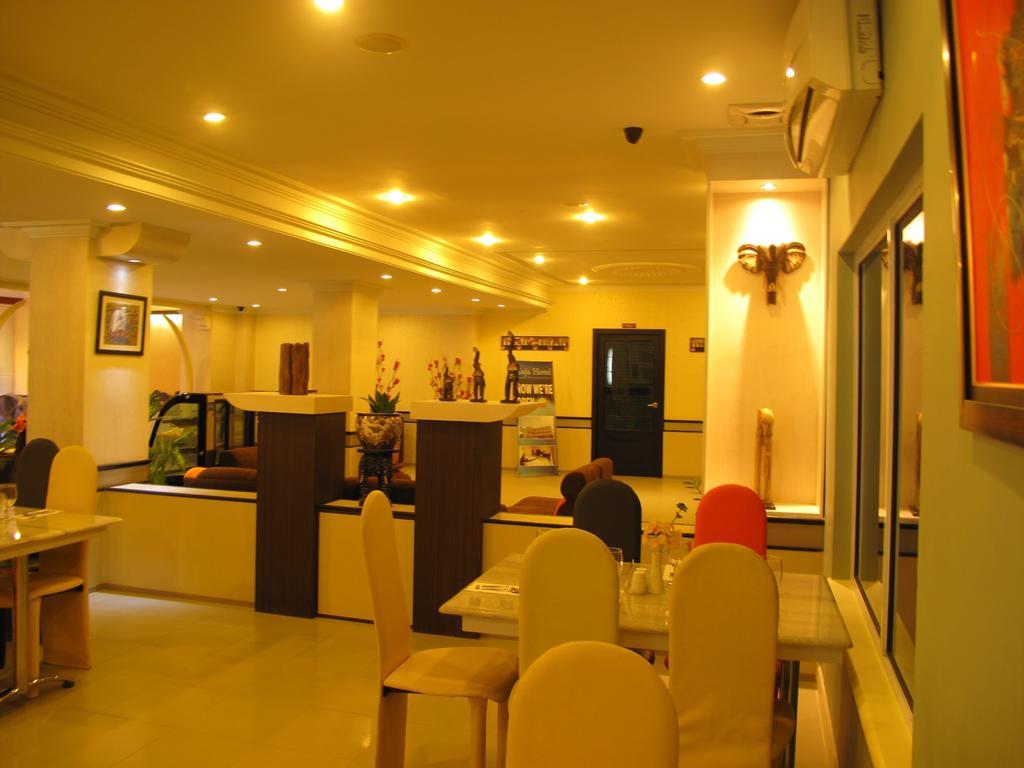 Gaja Hotel Pekanbaru Esterno foto