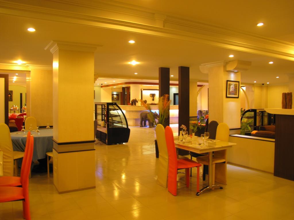 Gaja Hotel Pekanbaru Esterno foto