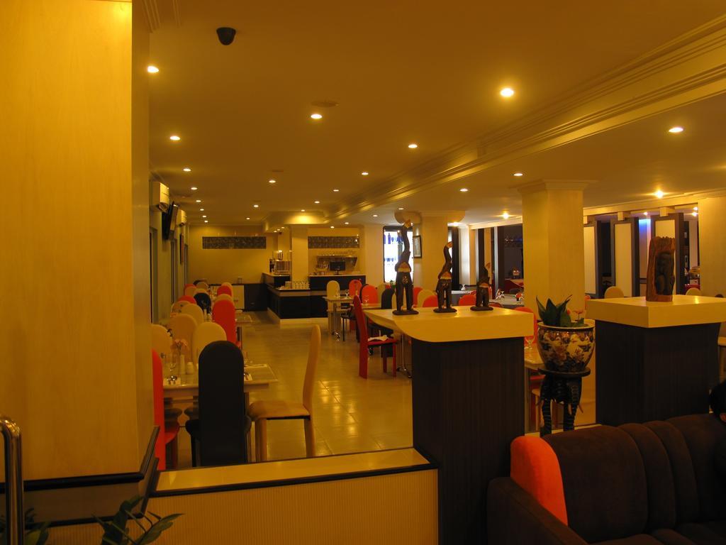 Gaja Hotel Pekanbaru Esterno foto