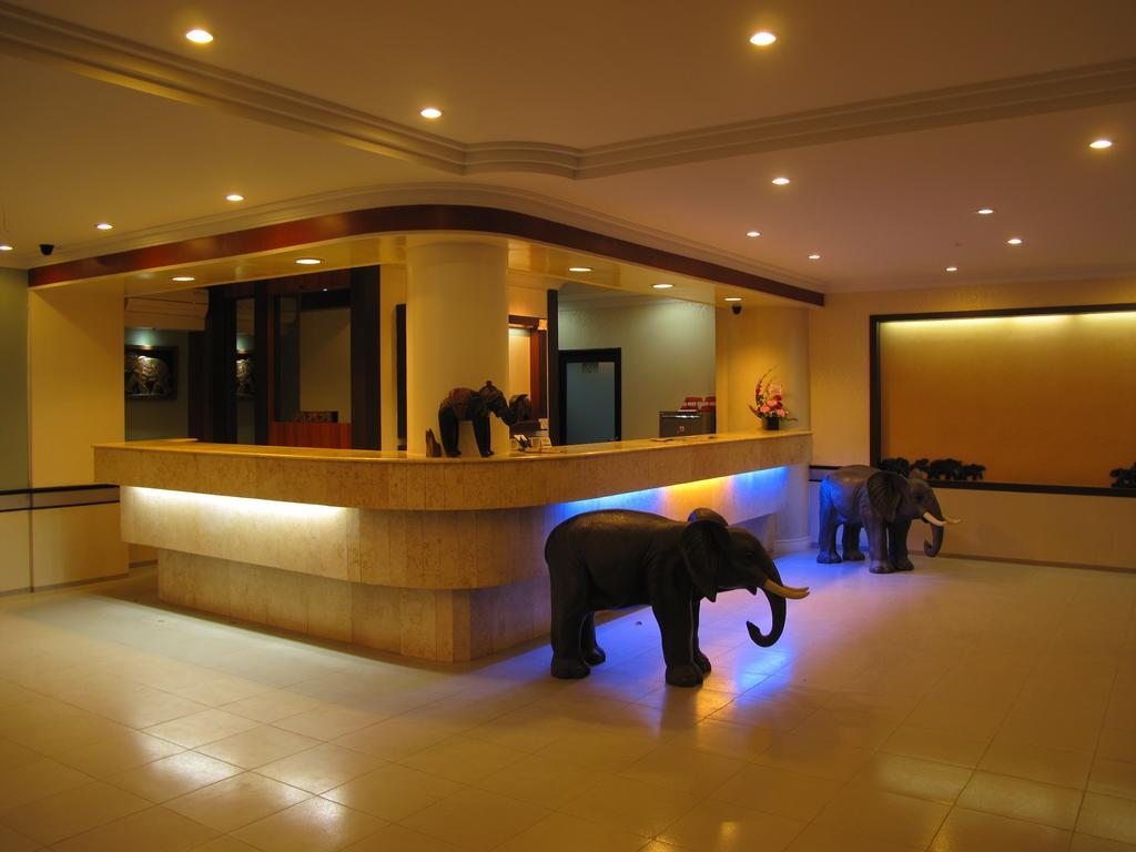 Gaja Hotel Pekanbaru Esterno foto