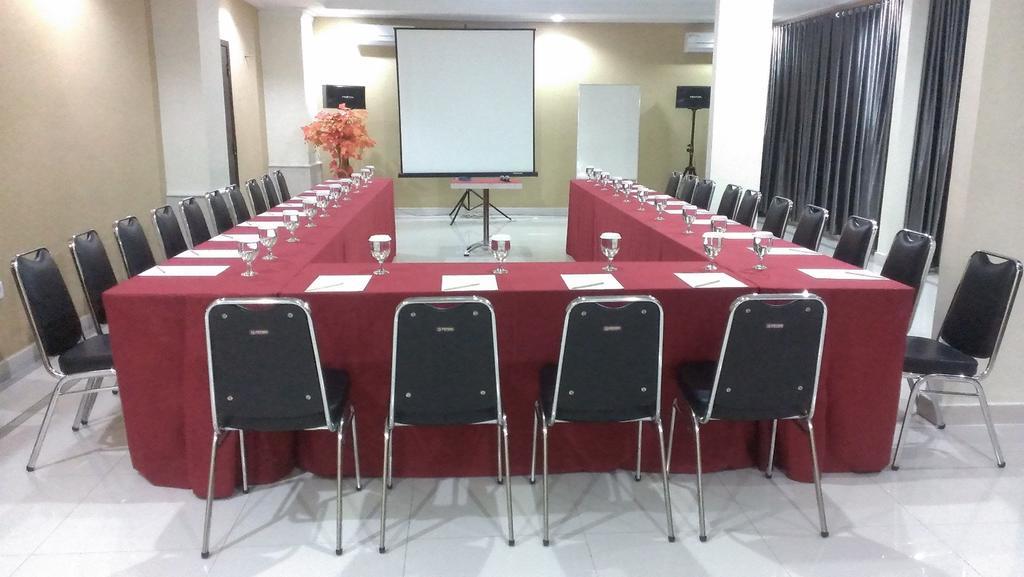 Gaja Hotel Pekanbaru Esterno foto