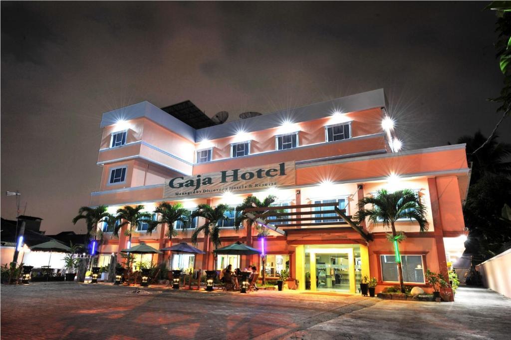 Gaja Hotel Pekanbaru Esterno foto