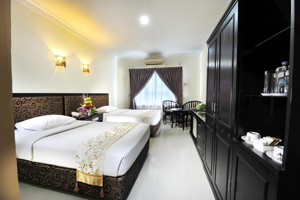 Gaja Hotel Pekanbaru Esterno foto