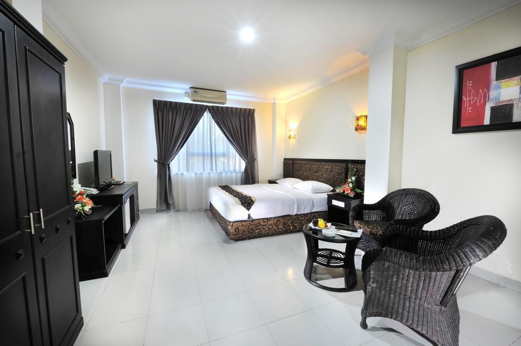 Gaja Hotel Pekanbaru Esterno foto