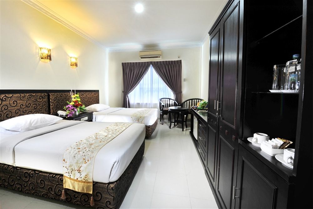 Gaja Hotel Pekanbaru Esterno foto
